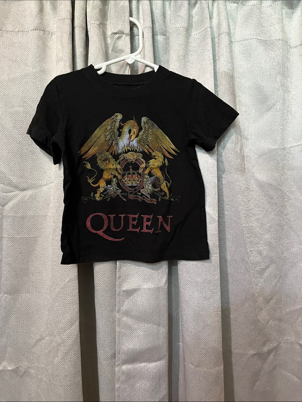 Que Black Kids Tee with Gold Crest and Red Logo